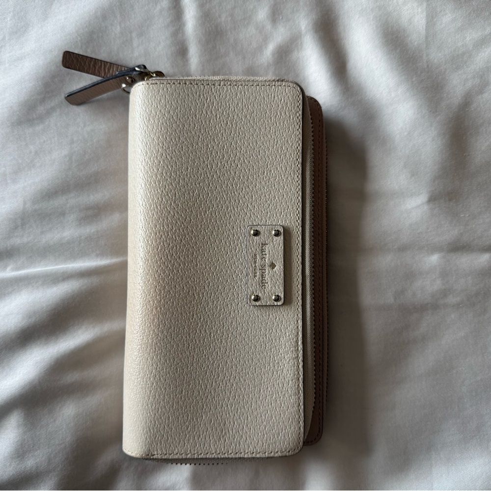 kate spade Pebbled Zip-Around Wallet in Light Cream with Taupe Trim